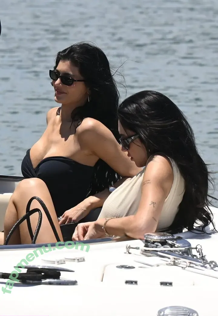 Kylie Jenner nude photo #1681 (KylieJenner / kyliejenner.2)