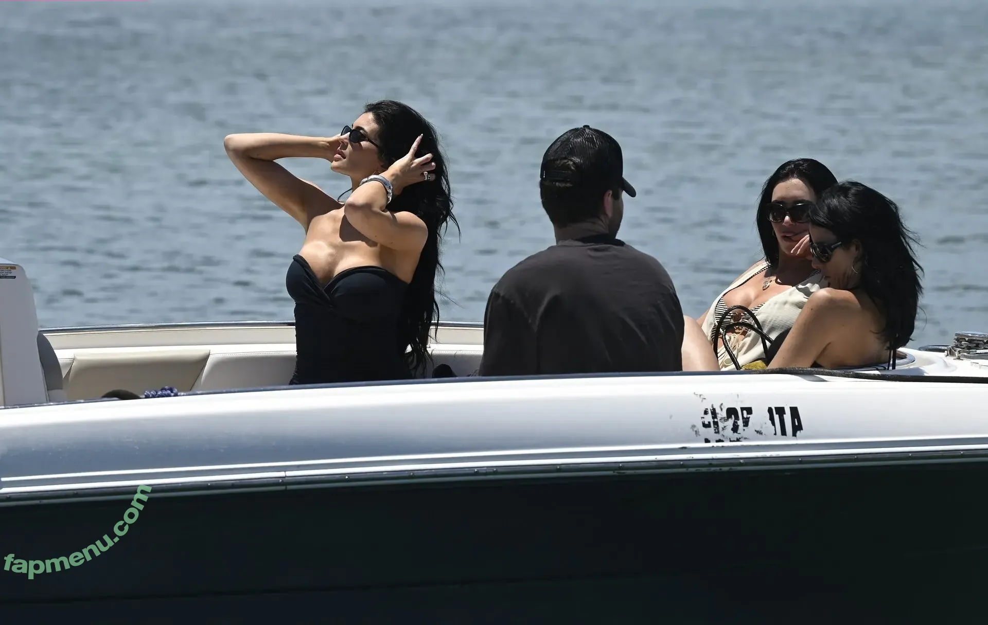 Kylie Jenner nude photo #1694 (KylieJenner / kyliejenner.2)