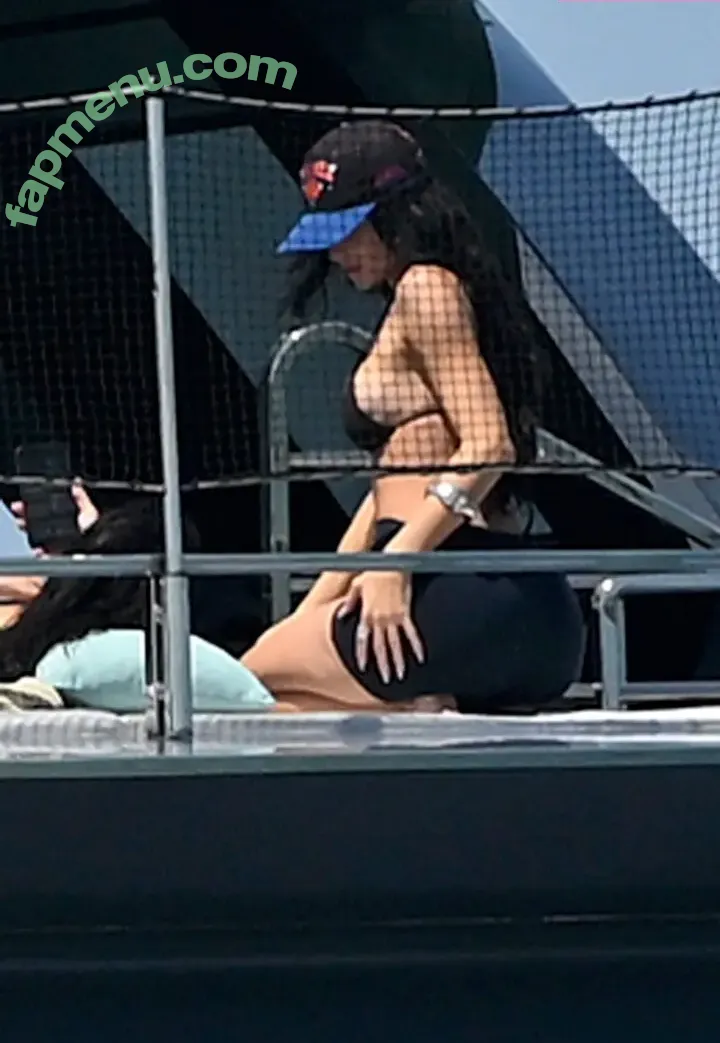 Kylie Jenner nude photo #1713 (KylieJenner / kyliejenner.2)