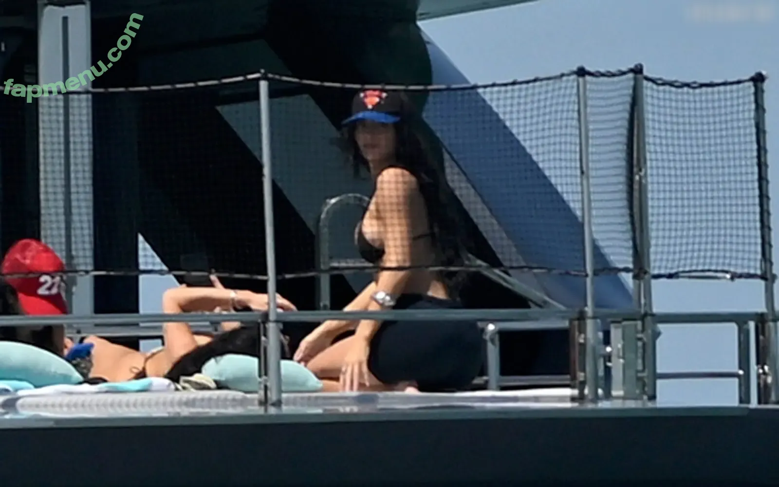 Kylie Jenner nude photo #1715 (KylieJenner / kyliejenner.2)