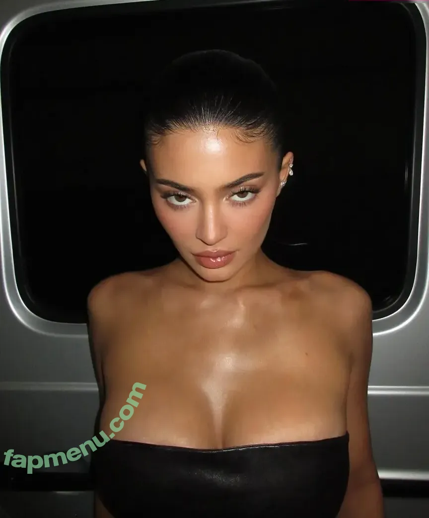 Kylie Jenner nude photo #1832 (KylieJenner / kyliejenner.2)