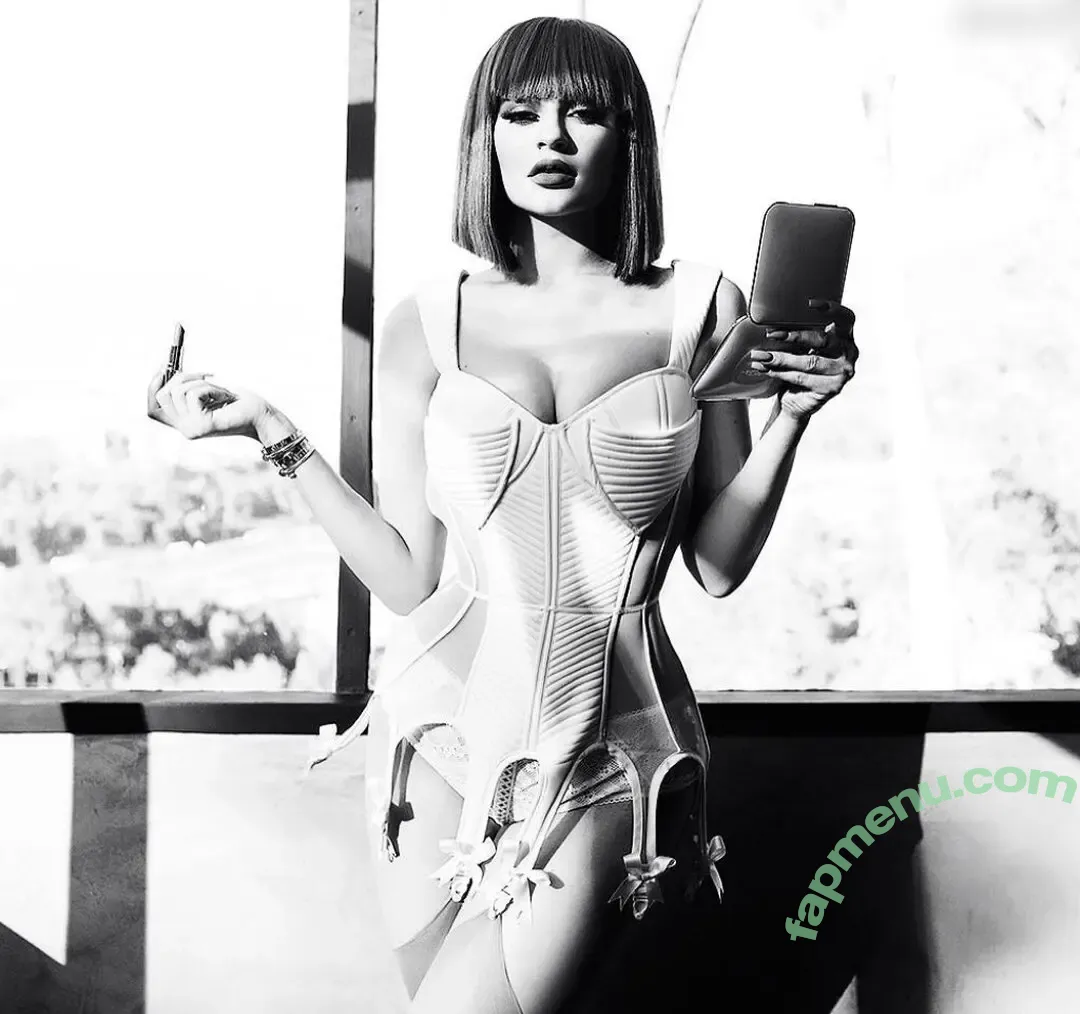 Kylie Jenner nude photo #1916 (KylieJenner / kyliejenner.2)
