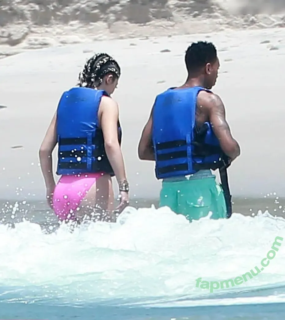 Kylie Jenner nude photo #1922 (KylieJenner / kyliejenner.2)