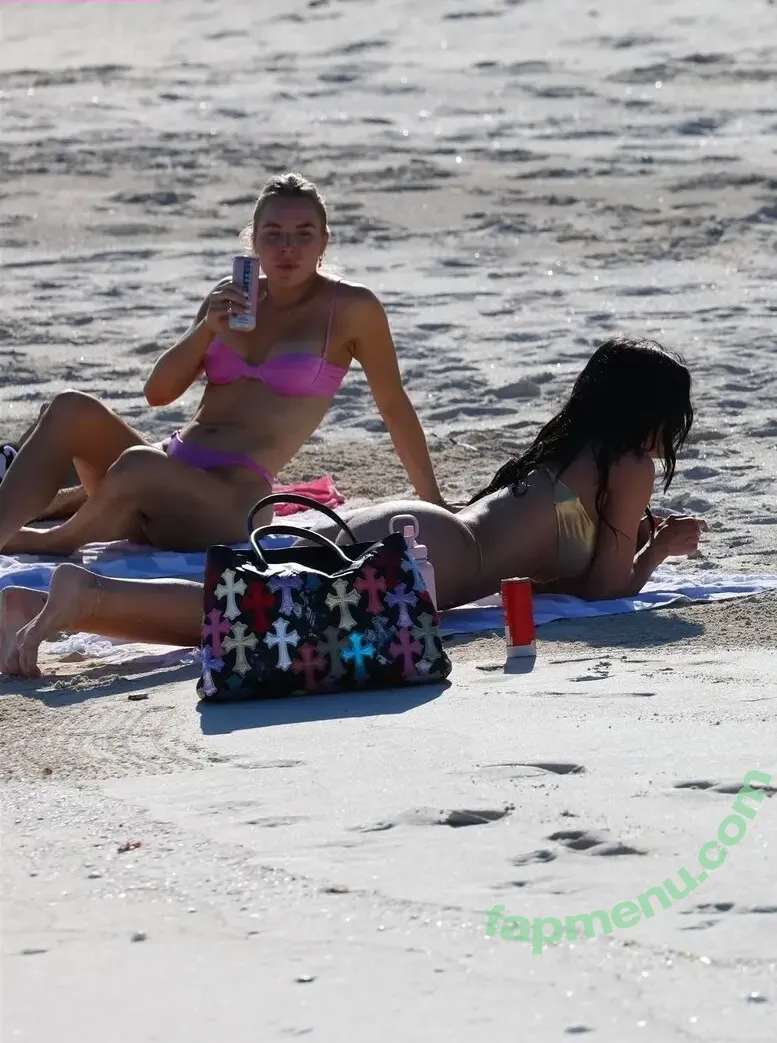 Kylie Jenner nude photo #1950 (KylieJenner / kyliejenner.2)