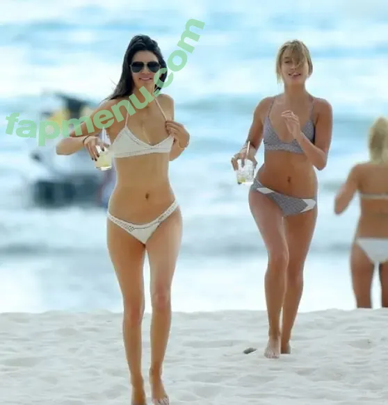 Kylie Jenner nude photo #1985 (KylieJenner / kyliejenner.2)