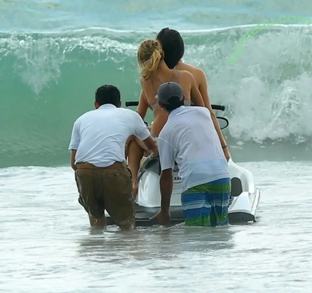 Kylie Jenner nude photo #1994 (KylieJenner / kyliejenner.2)