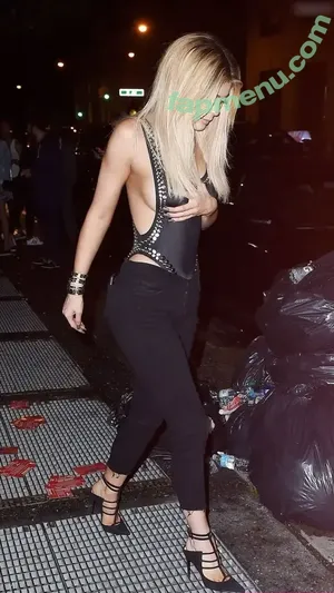 Kylie Jenner / KylieJenner / kyliejenner.2 nude photo #2022