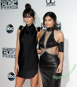 Kylie Jenner / KylieJenner / kyliejenner.2 nude photo #2152