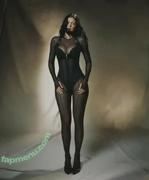 Kylie Jenner / KylieJenner / kyliejenner.2 nude photo #2175