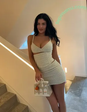 Kylie Jenner / KylieJenner / kyliejenner.2 nude photo #2401