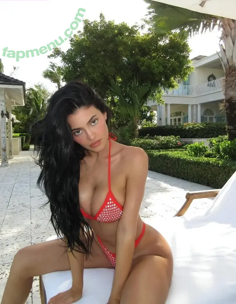 Kylie Jenner nude photo #2050 (KylieJenner / kyliejenner.2)