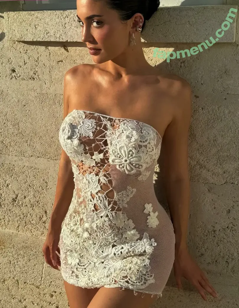 Kylie Jenner nude photo #2073 (KylieJenner / kyliejenner.2)