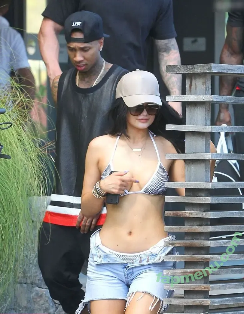 Kylie Jenner nude photo #2095 (KylieJenner / kyliejenner.2)