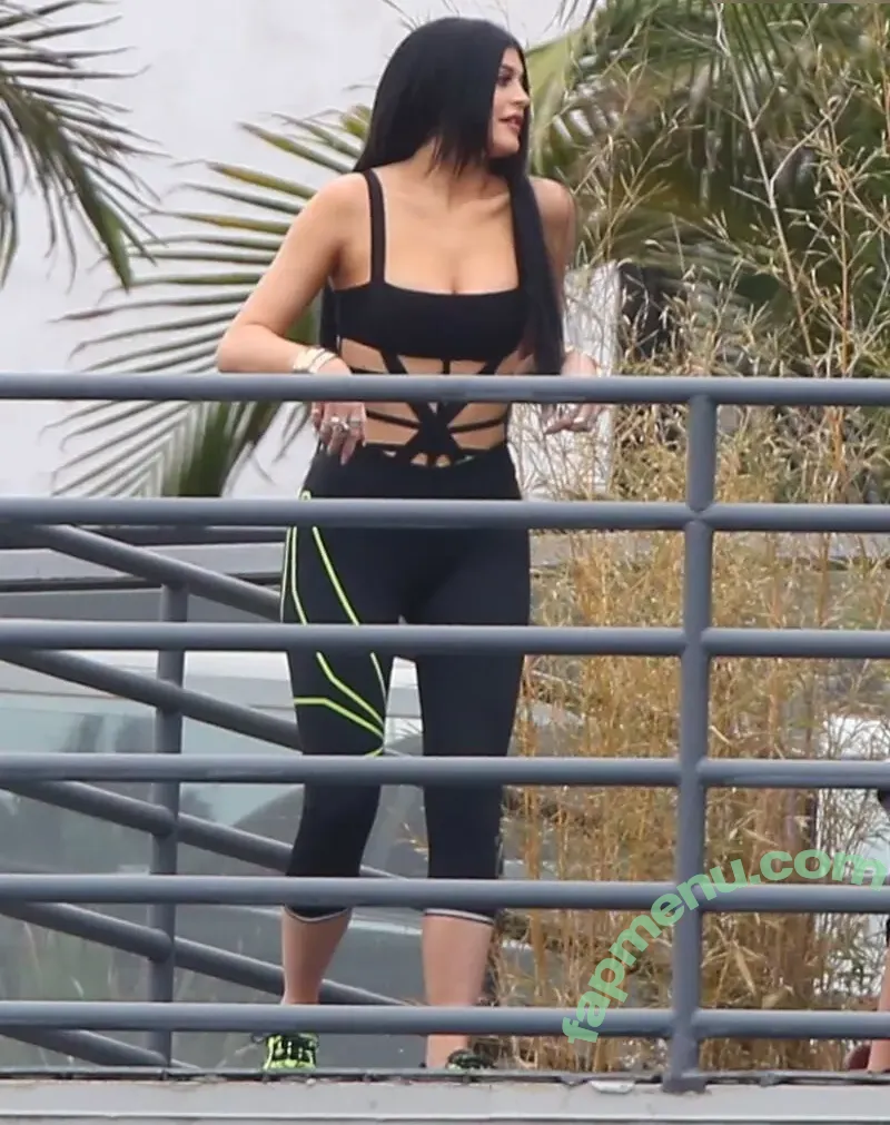 Kylie Jenner nude photo #2213 (KylieJenner / kyliejenner.2)