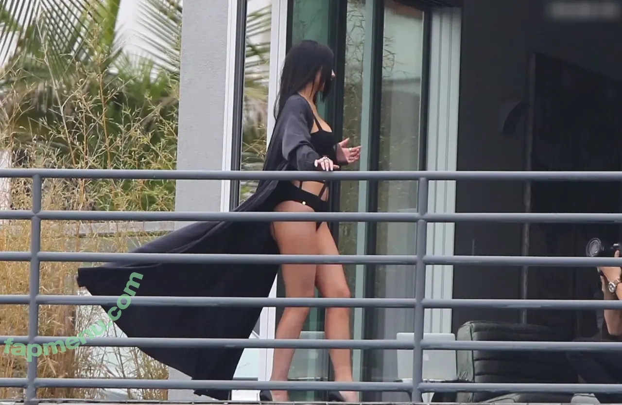Kylie Jenner nude photo #2220 (KylieJenner / kyliejenner.2)