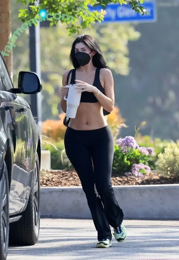 Kylie Jenner nude photo #2245 (KylieJenner / kyliejenner.2)