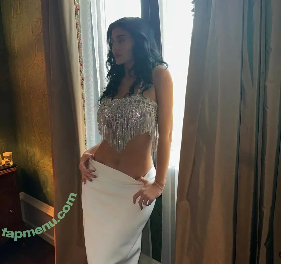 Kylie Jenner nude photo #2312 (KylieJenner / kyliejenner.2)