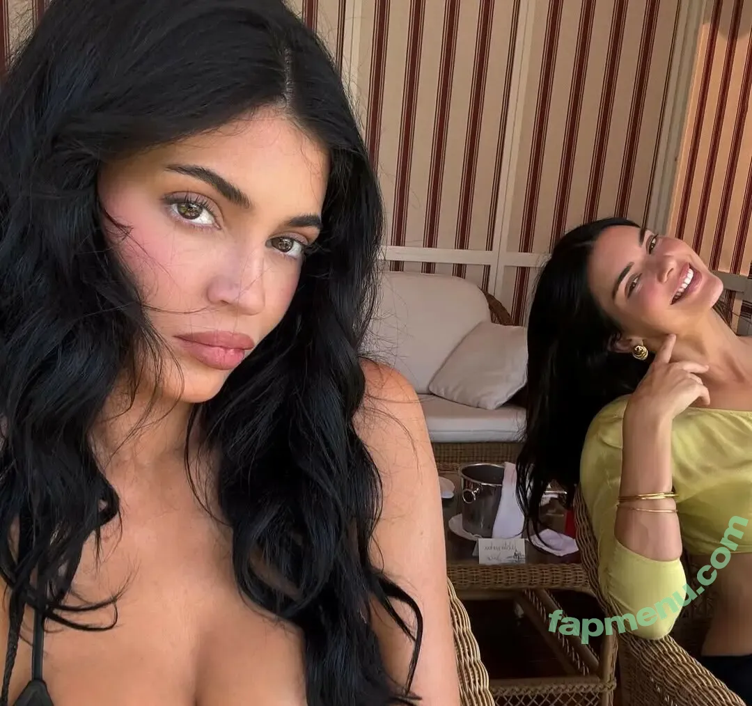 Kylie Jenner nude photo #2314 (KylieJenner / kyliejenner.2)