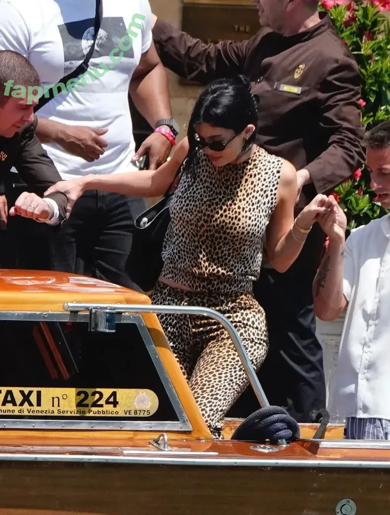 Kylie Jenner nude photo #2323 (KylieJenner / kyliejenner.2)
