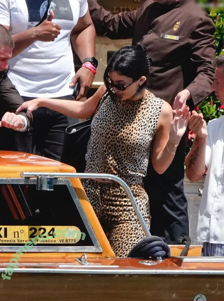 Kylie Jenner nude photo #2328 (KylieJenner / kyliejenner.2)
