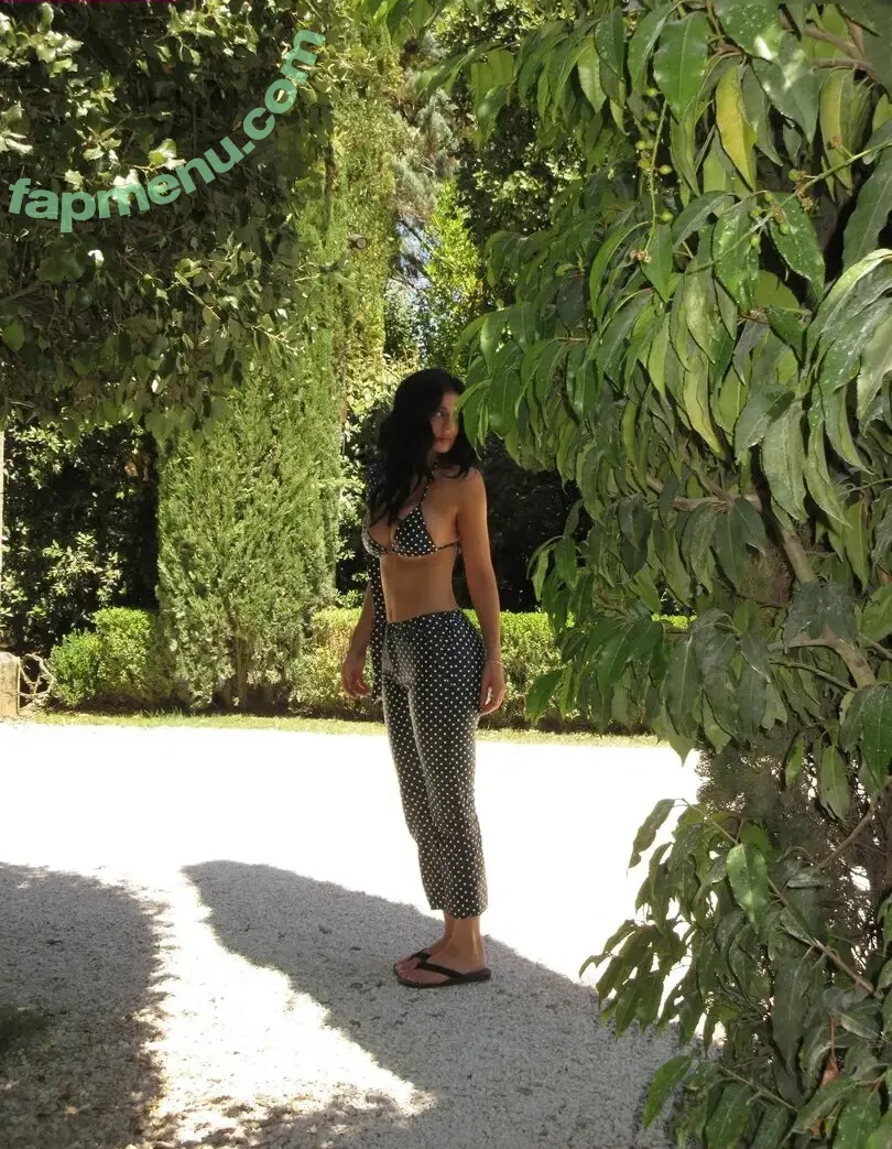 Kylie Jenner nude photo #2388 (KylieJenner / kyliejenner.2)