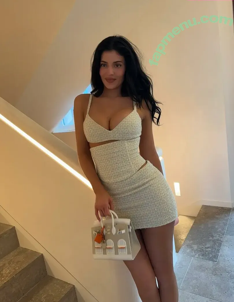 Kylie Jenner nude photo #2401 (KylieJenner / kyliejenner.2)
