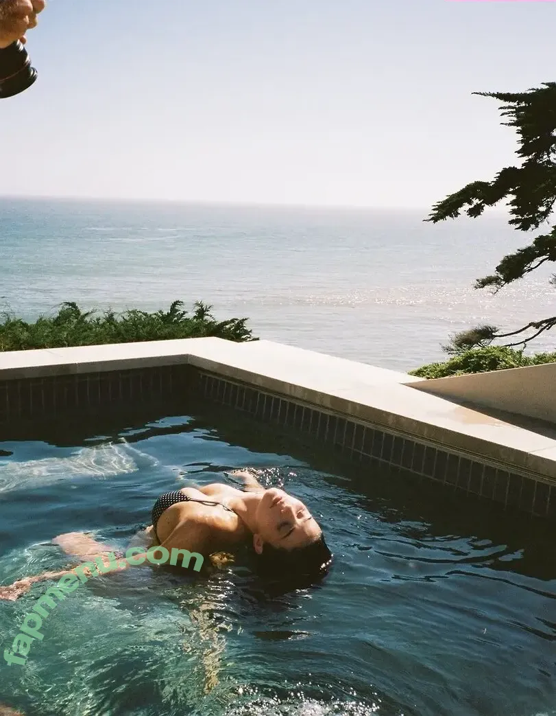 Kylie Jenner nude photo #2436 (KylieJenner / kyliejenner.2)