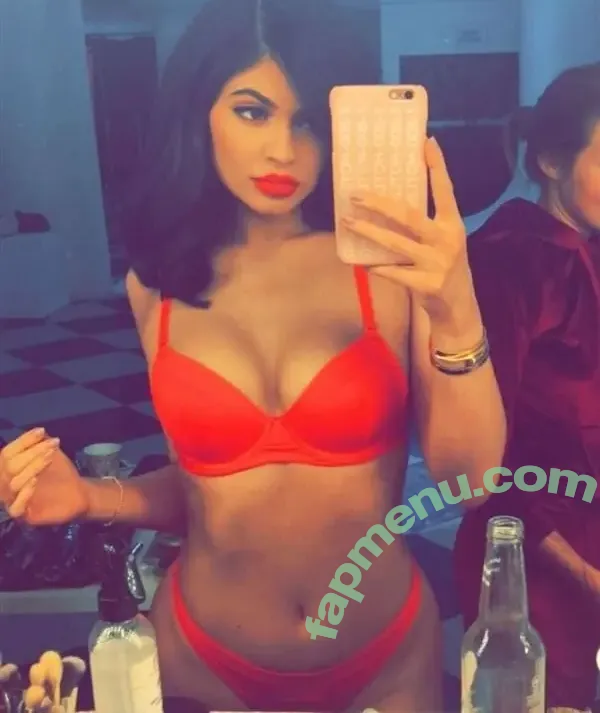 Kylie Jenner nude photo #2456 (KylieJenner / kylie_jenner)