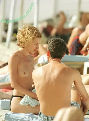 Kylie Minogue / kylieminogue nude photo #0923