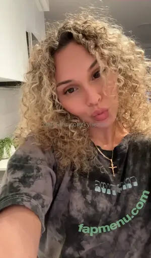 kyliezion / kyliezionnn nude photo #0007