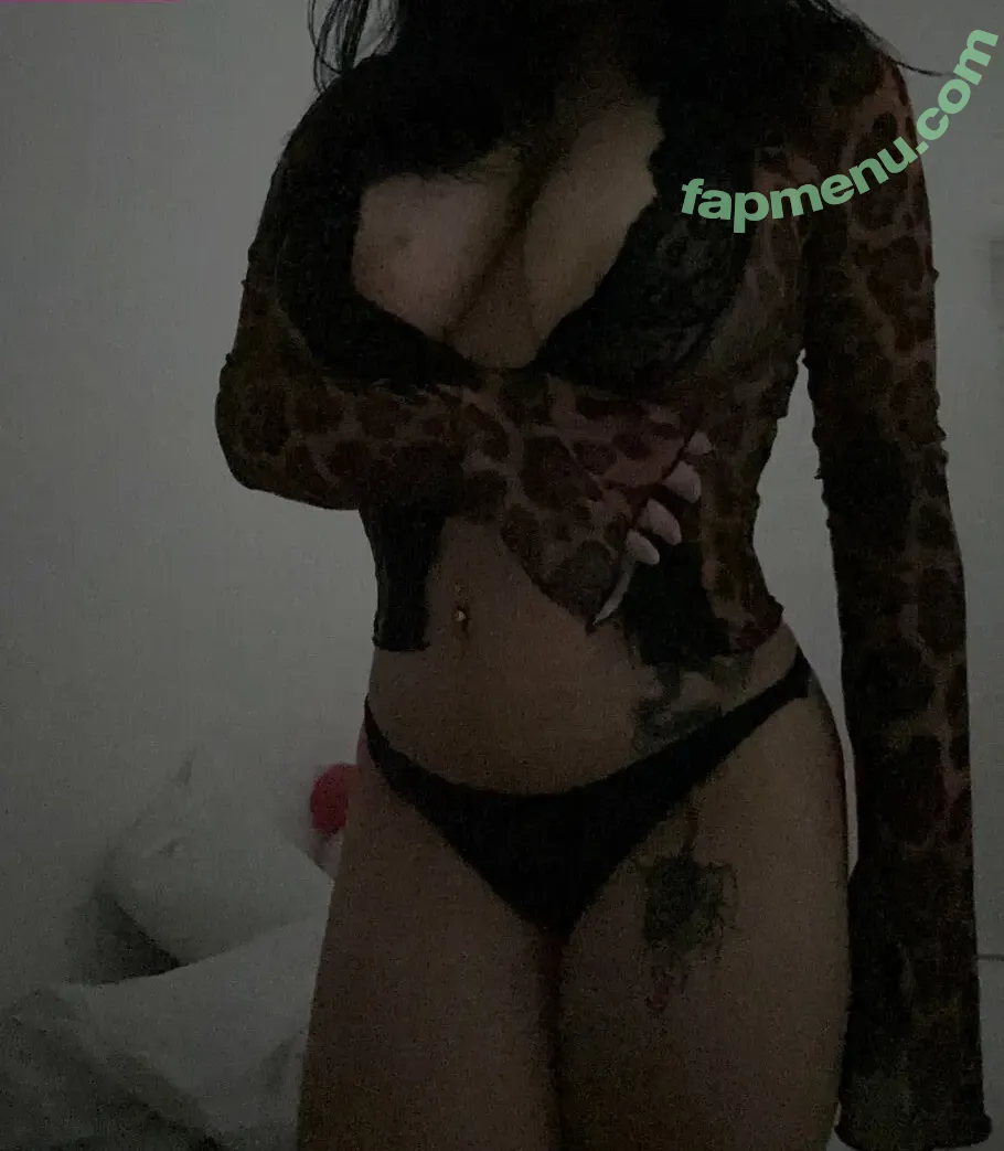 Kyysluttyy nude photo #0030 (Trixnie / Trixnie_doxx)