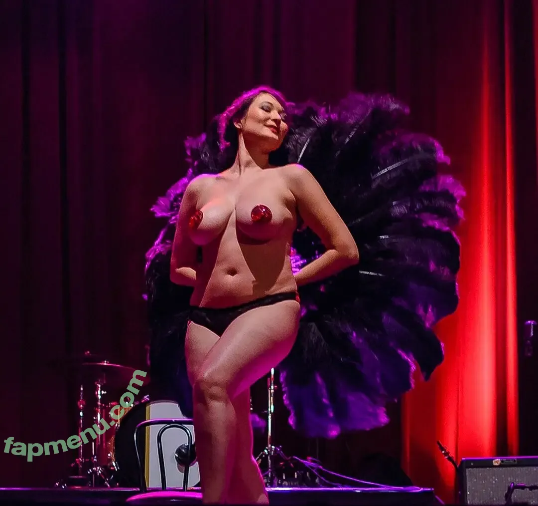La Divina nude photo #0003 (DivinaBurlesque / amordivinaexclusiva / ladivinacali / ladydivina)