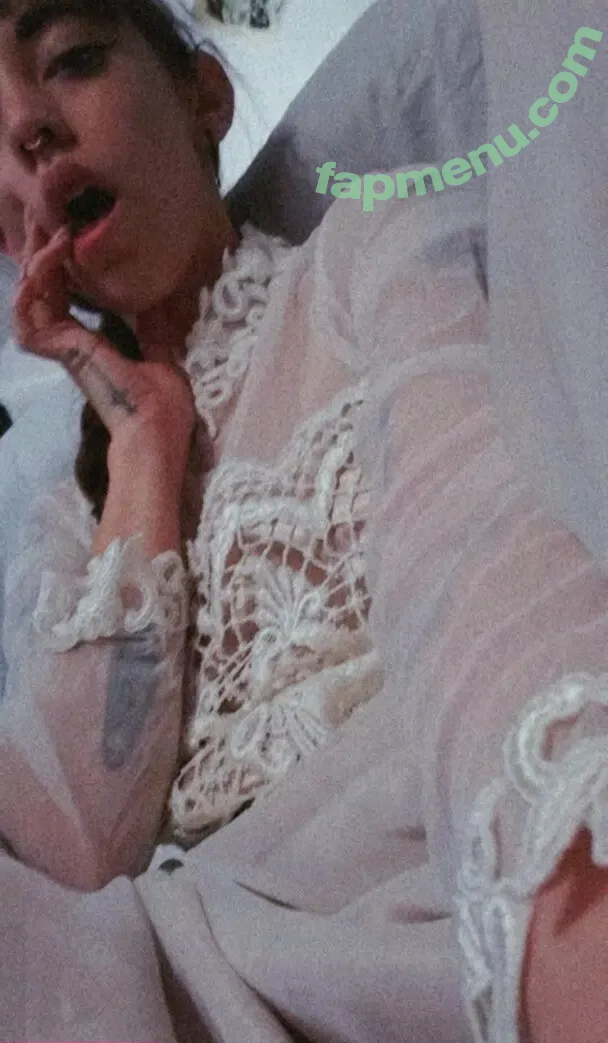 laa_petitemort nude photo #0002 (laa_petitemort)