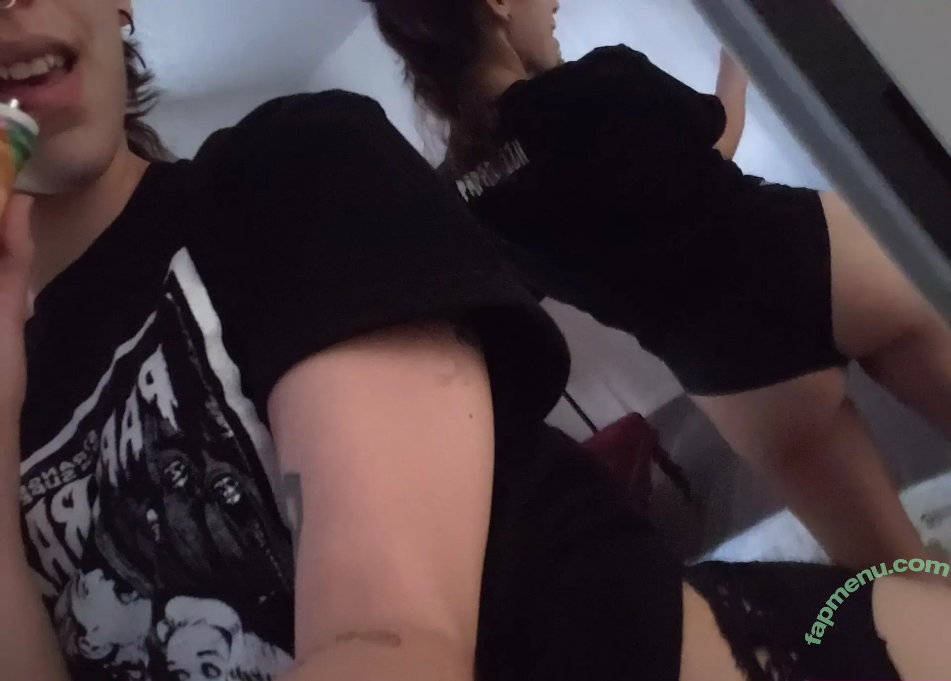 laa_petitemort nude photo #0014 (laa_petitemort)