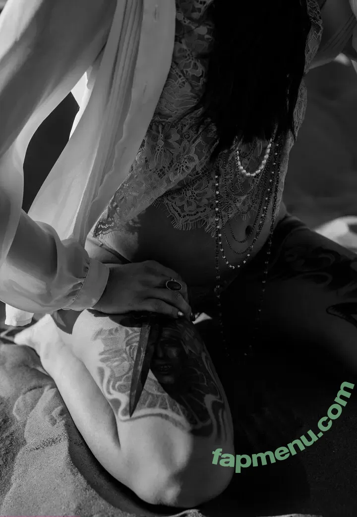laa_petitemort nude photo #0024 (laa_petitemort)