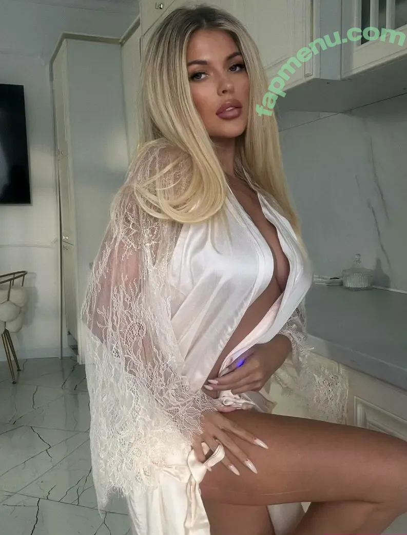 Lady Emily nude photo #0026 (emilyrbjones / lady.emily)