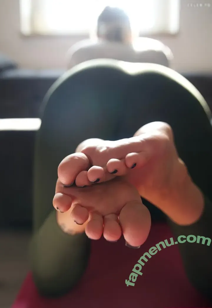 Ladyj_feet nude photo #0034 (Ladyj_feet)