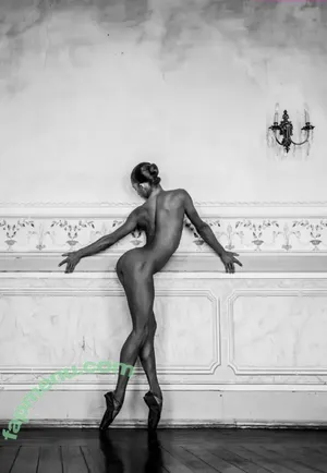 nude photo #0002