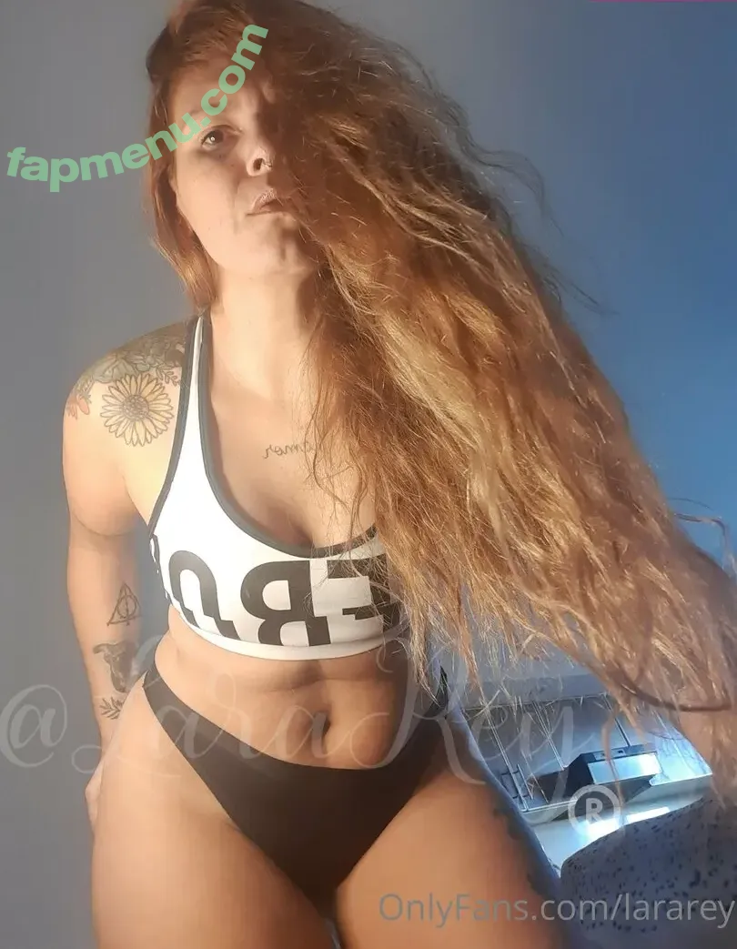 lalaseyerfree nude photo #0001 (laurazfreyer)