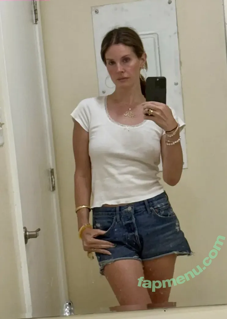 Lana Del Rey nude photo #1088 (lanadelreypictures / lanaraybabyx)