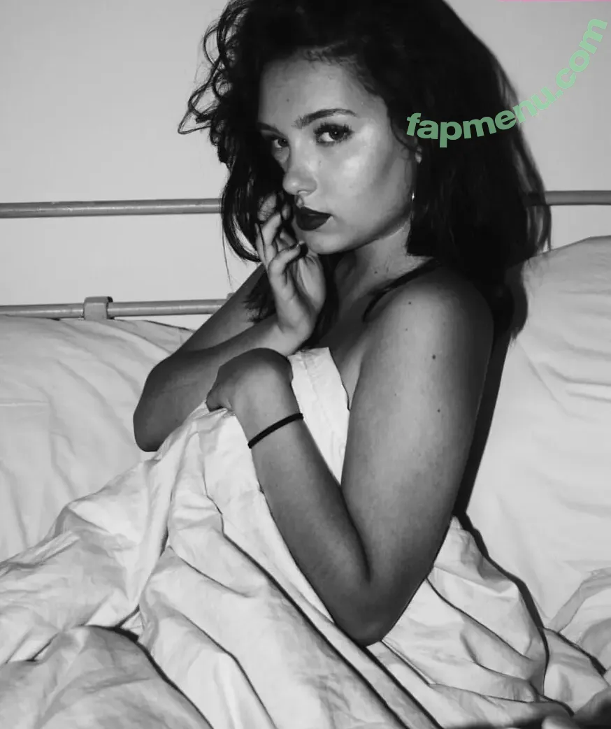 Lara Lemon nude photo #0005 (Lara Lemon)