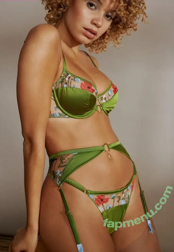 Lara_never_laura nude photo #0186 (laraskye)