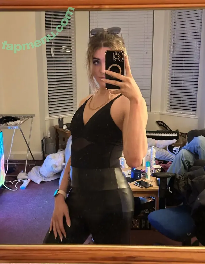 laramcx nude photo #0022 (laramcx)