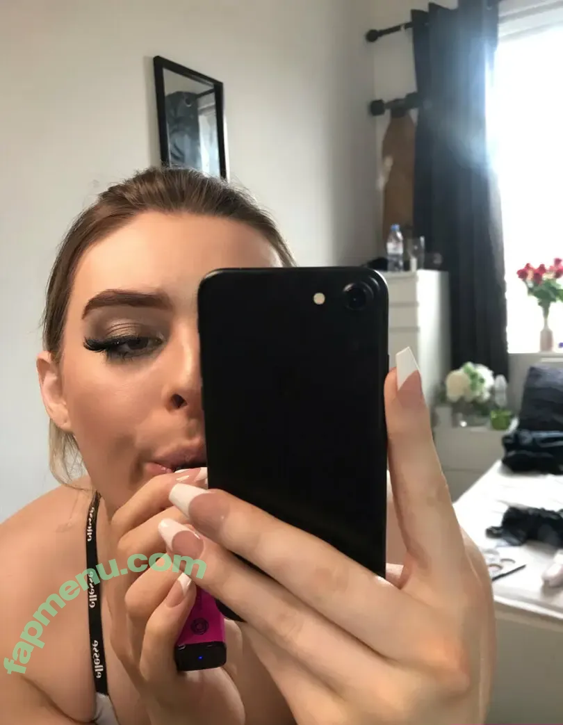 laramcx nude photo #0028 (laramcx)