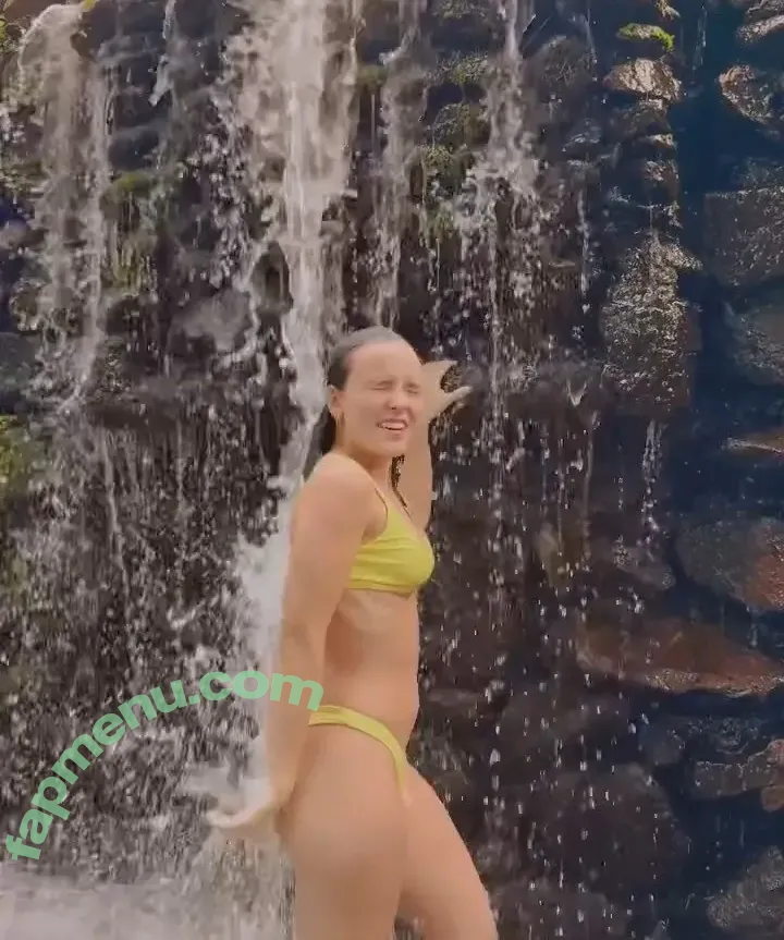 Larissa Manoela nude photo #1285 (larissamanoela)
