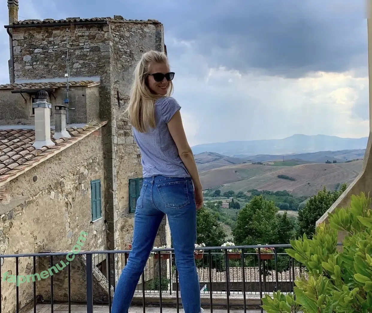 Larissa Marolt nude photo #0014 (larissa_marolt_official)