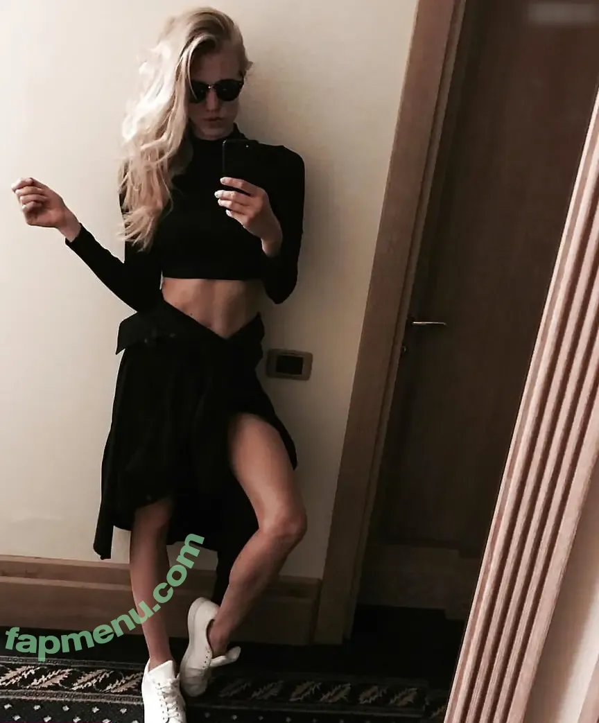Larissa Marolt nude photo #0017 (larissa_marolt_official)
