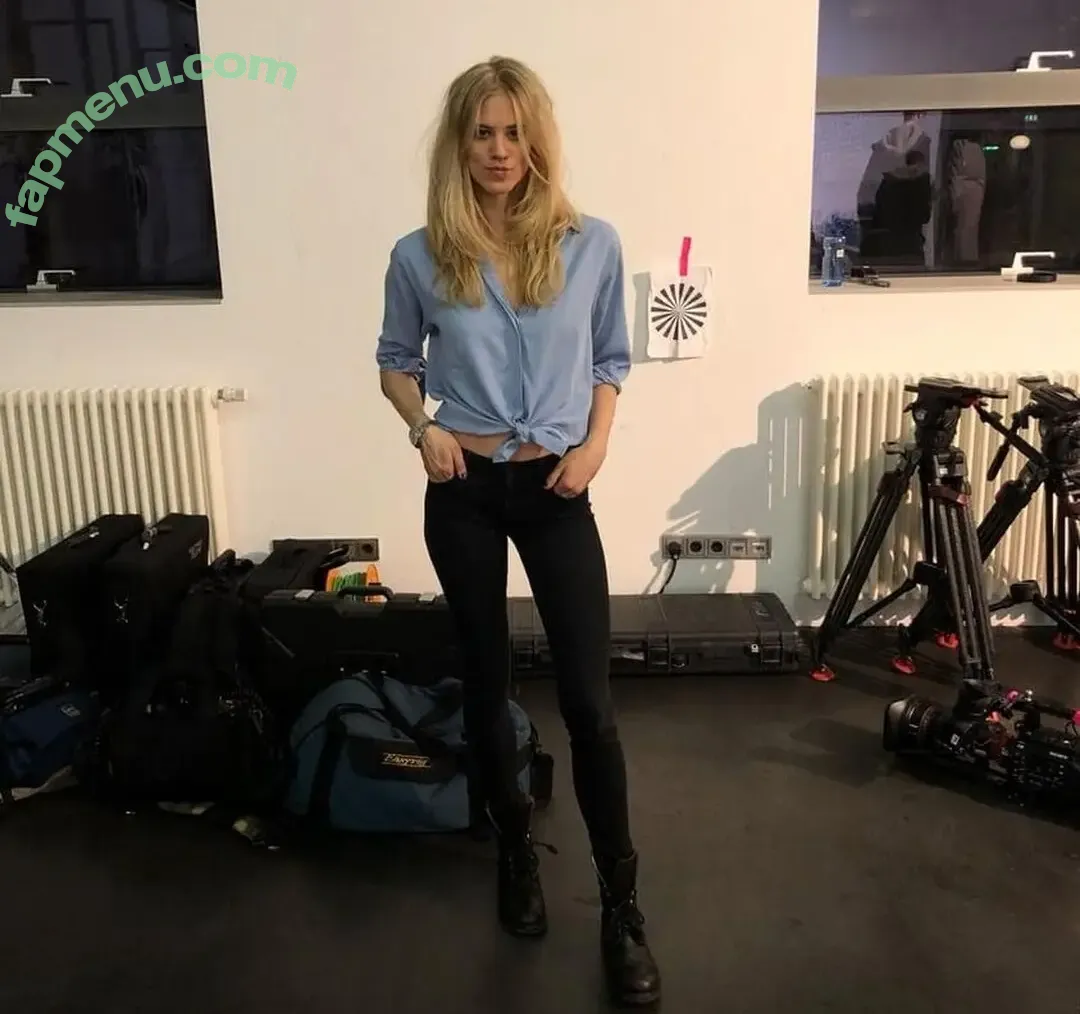 Larissa Marolt nude photo #0035 (larissa_marolt_official)