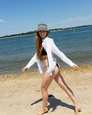 Larsen Thompson / larsenthompson nude photo #0192