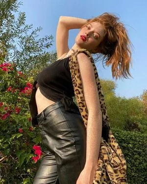 Larsen Thompson / larsenthompson nude photo #0213